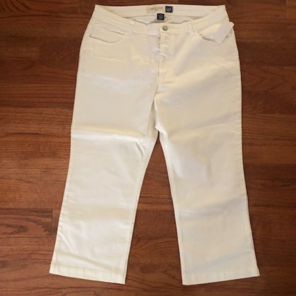 GAP boot cut white stretch Jeans. NWT. Size: 16